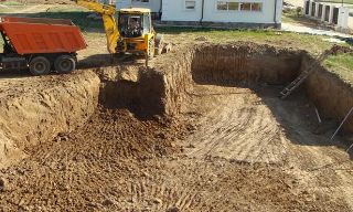 Рытье котлованов под фундамент в Бийске – цена от 2553 руб. за м3 | 2Землекопа-Бск
