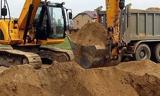 Выкопать яму экскаватором в Бийске от 919 руб. - 2Землекопа-Бск