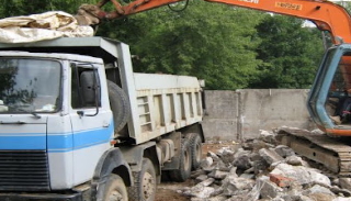 Вывоз строительного мусора с участка в Бийске недорого от 1532 руб. | 2Землекопа-Бск